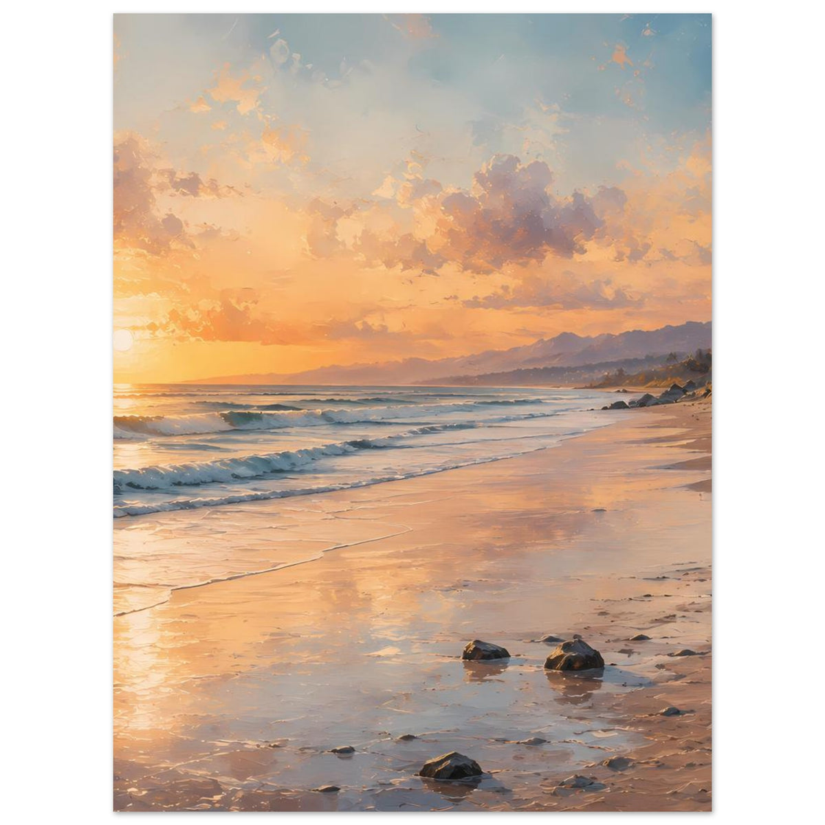 Strandposter im Hochformat: goldener Sonnenuntergang über Meer und Sandstrand mit Wellen