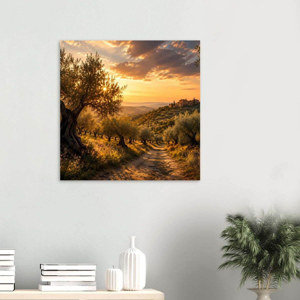 Poster mit mediterraner Olivenlandschaft, Feldweg und Dorf im Sonnenuntergang