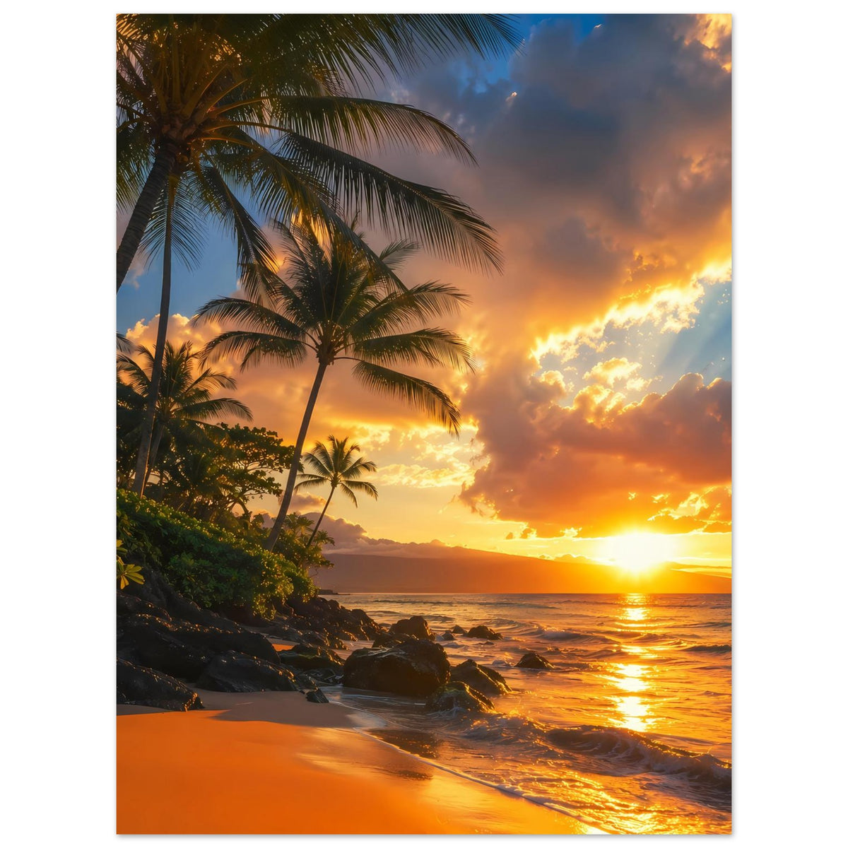 Strandposter mit tropischem Palmenstrand, goldenem Sonnenuntergang und Sonnenbahn über dem Meer