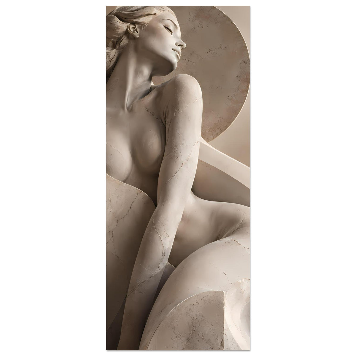 Vertikales Skulpturen-Porträtposter: sitzende Frau als steinernes Relief, warmes Sepia