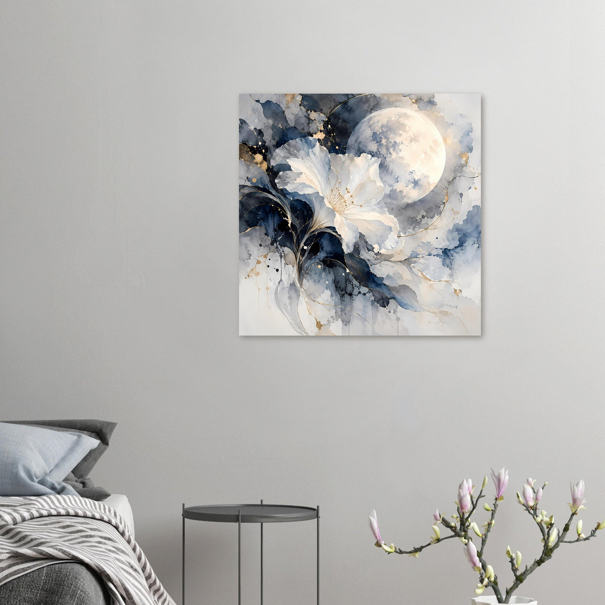 Kleines Wandposter mit Mondsichel und weißer Blüte im Aquarell aus Blau und Gold