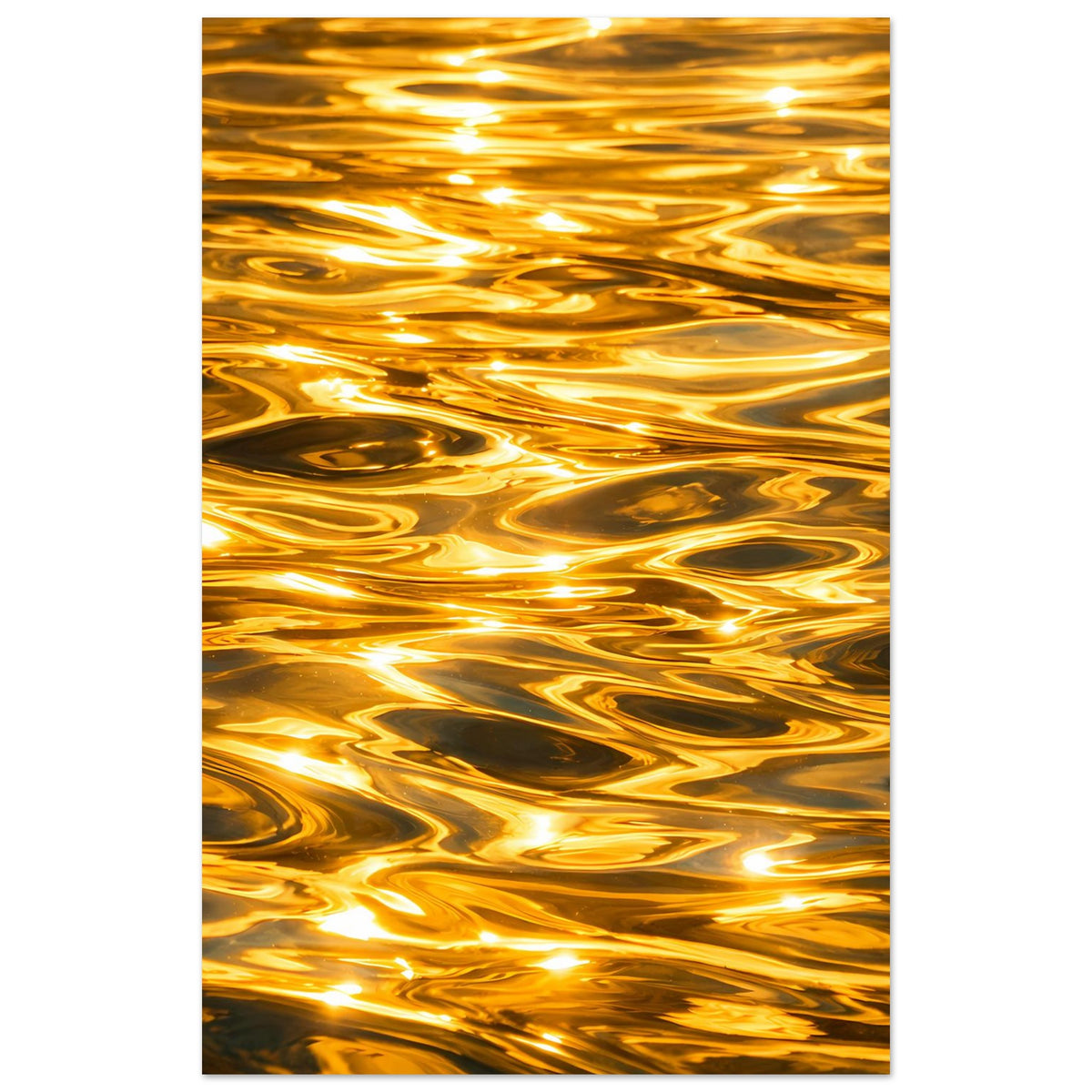 Abstraktes Poster im Hochformat: gold-braune Wellenoptik mit dunklen Einschlüsse, matt