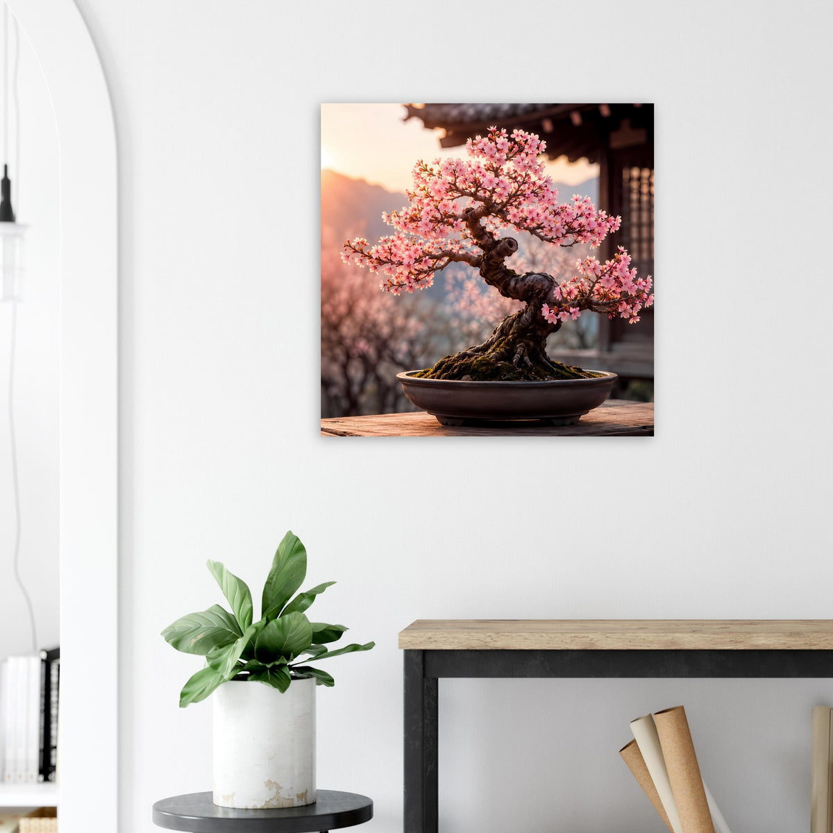 Wandposter mit pink blühendem Bonsai in schwarzer Schale und holzfarbener Basis