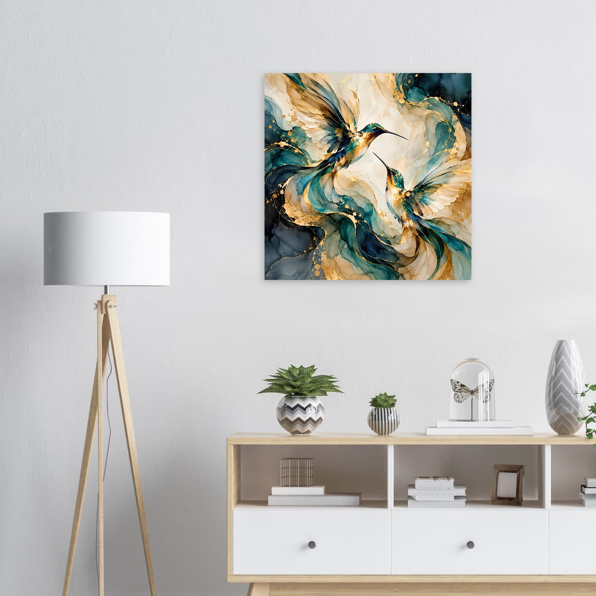 Quadratisches Vogelposter mit schwebenden Kolibris in Blau, Gold und Creme