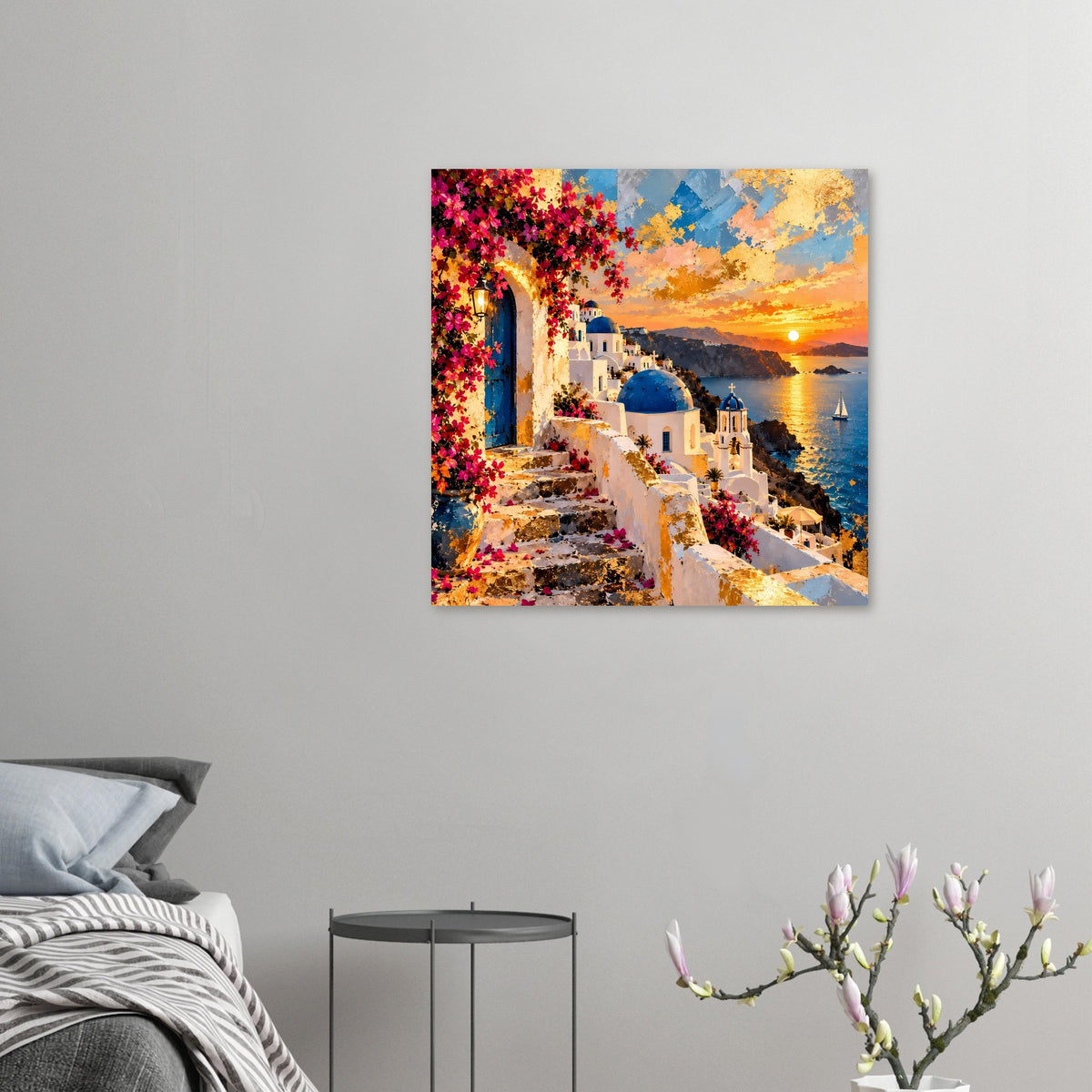 Poster mit Santorini-Gasse, blauer Kuppel, Sonnenuntergangshimmel und Meer mit Booten