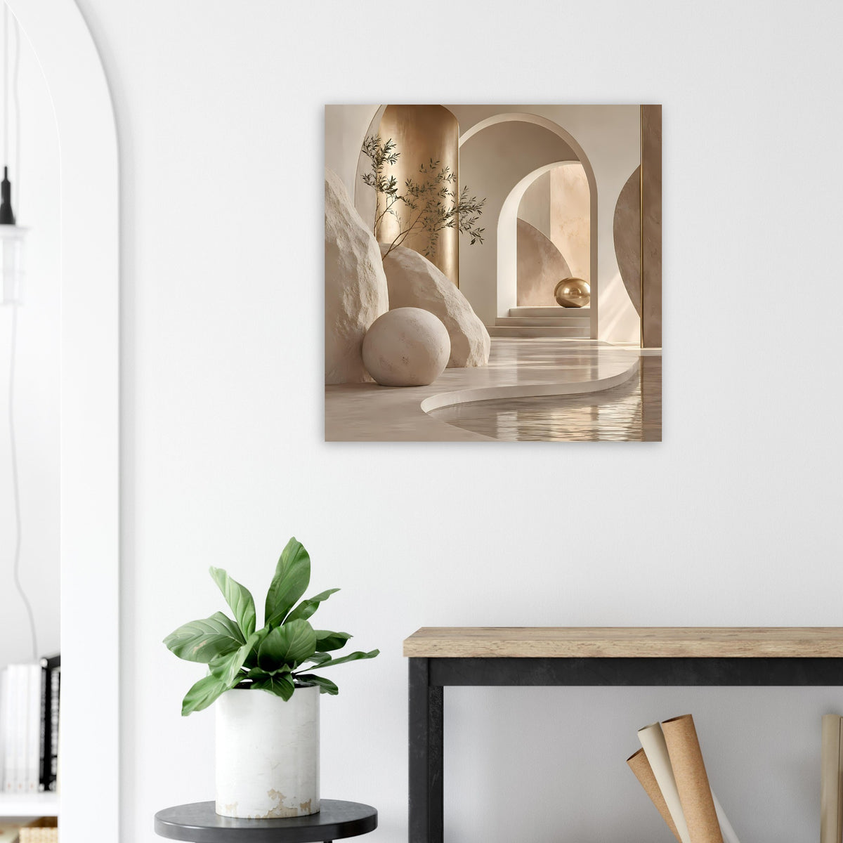 Architekturposter mit Rundbogen, Säulen und kugeligen Formen in warmen Sandtönen