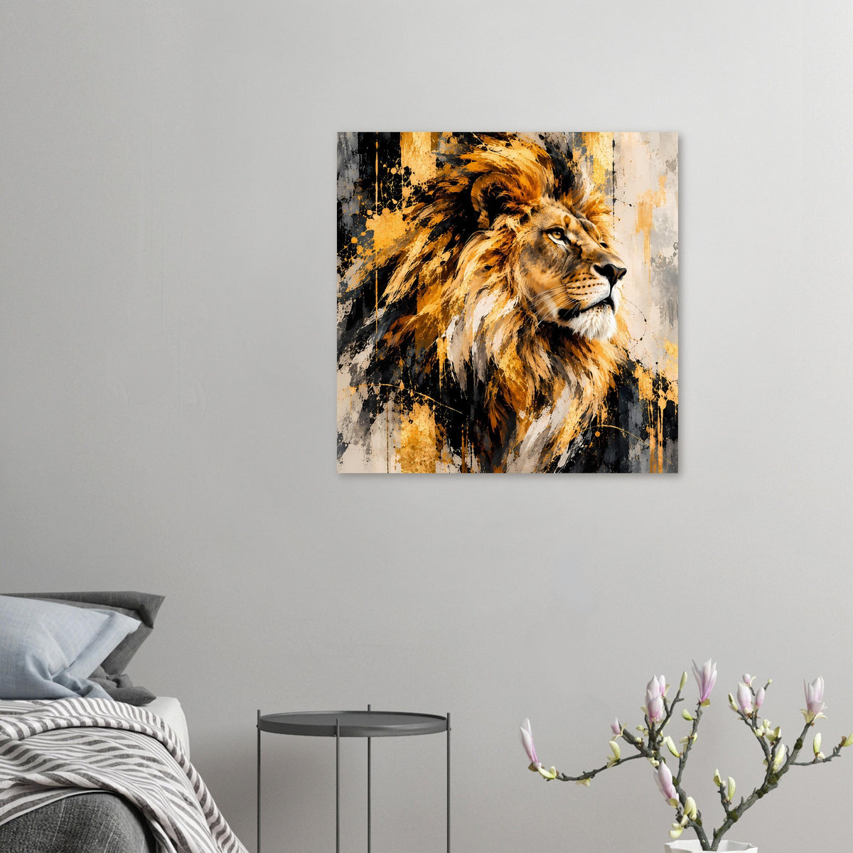 Kleines Löwenkunstposter mit warmen Goldtönen, schwarzer Kontur und Spritzmuster