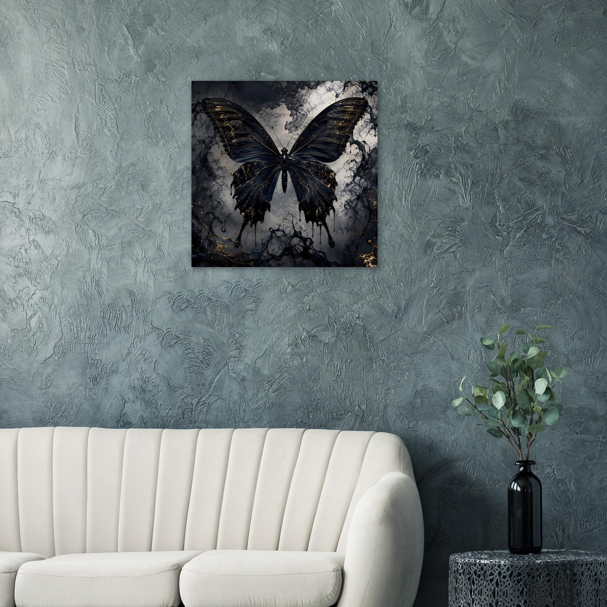Poster mit schwarzem Schmetterling und goldenen Adern im quadratischen Rahmen, mittig