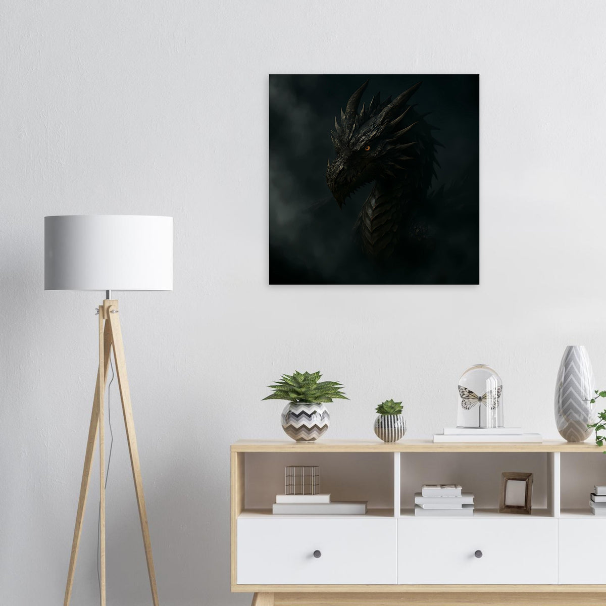 Quadratisches Drachenposter: schwarzer Kopf mit Hörnern, düsterer Fantasy-Look