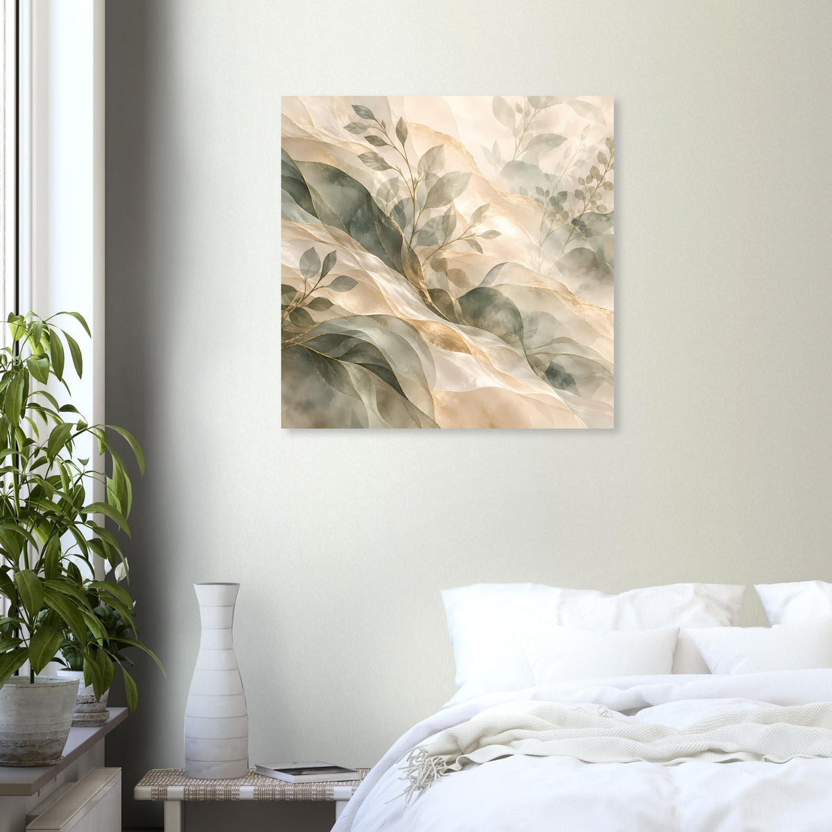 Botanisches Kunstposter mit Blättern in Salbeigrün, Creme und Gold, quadratisch im Raum