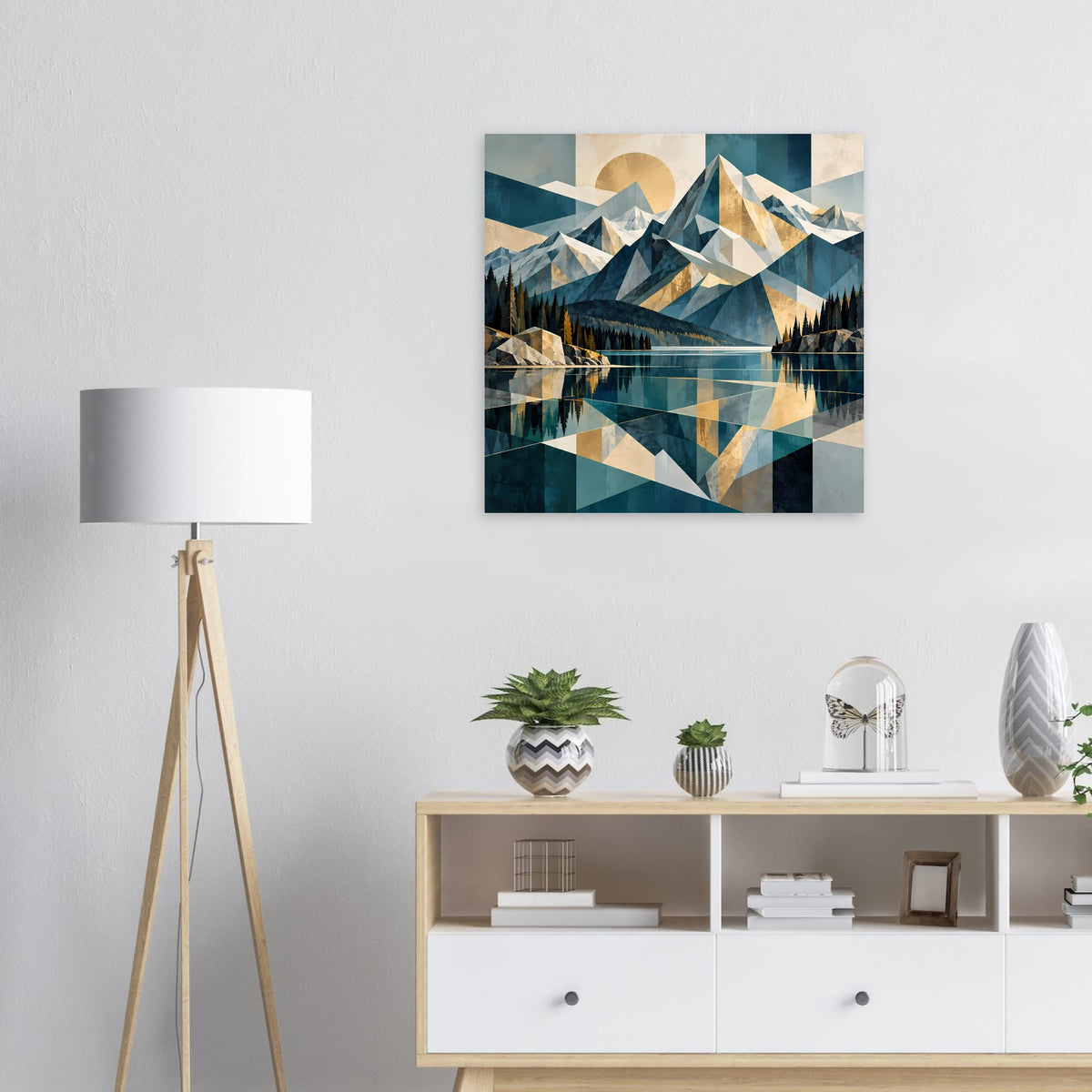 Quadratisches Poster mit geometrischer Berglandschaft in Blau, Türkis und Beige.