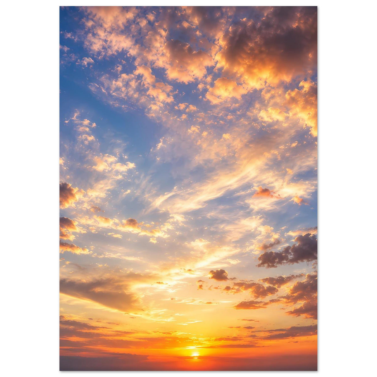 Vertikales Poster mit Abendhimmel, orangegelber Lichtkranz und tiefblaue Wolken