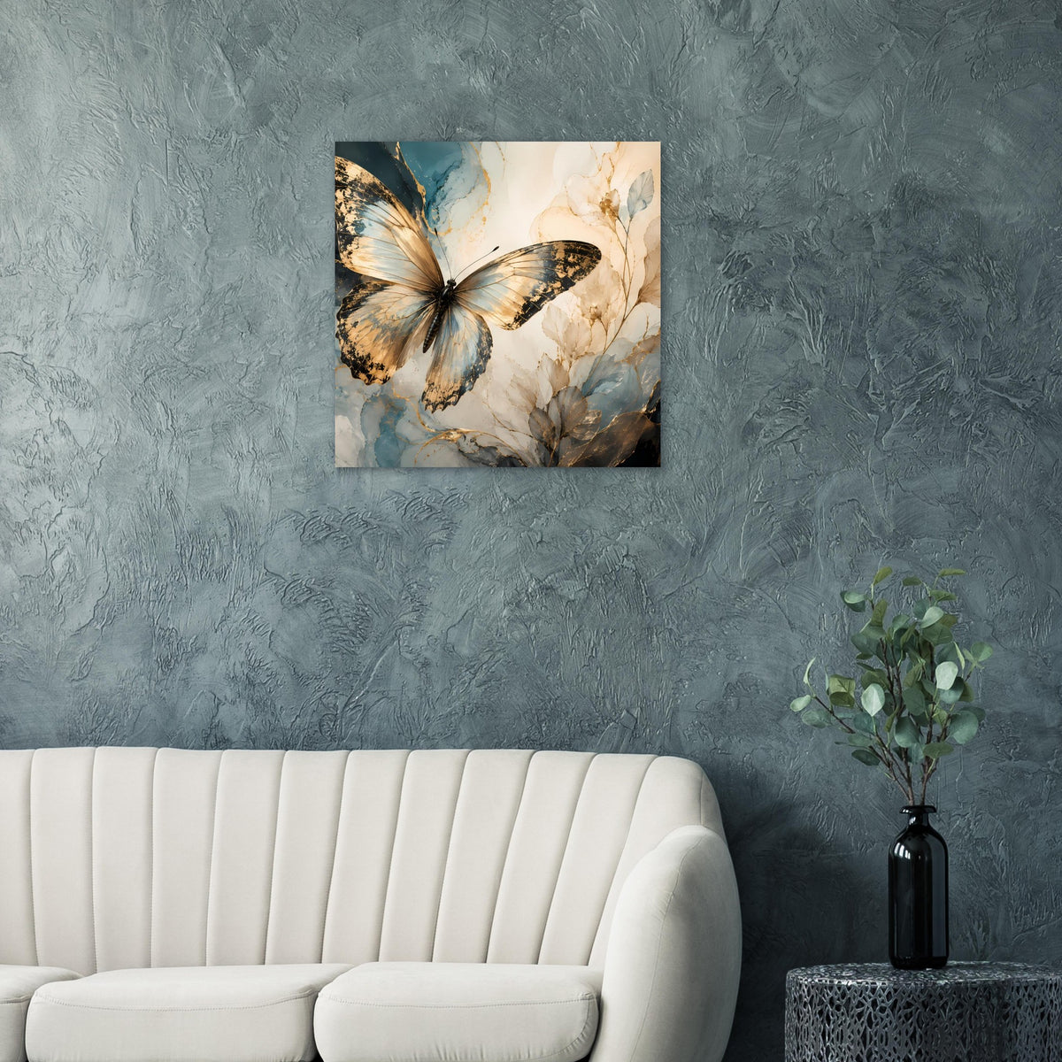 Kunstposter mit Schmetterling in Blau und Gold, beiger Hintergrund, quadratisch