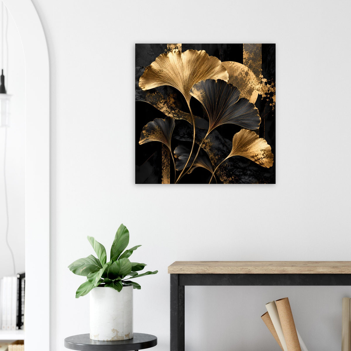 Quadratisches Poster mit goldenen Ginkgo-Blättern und dunklen Sprenkeln