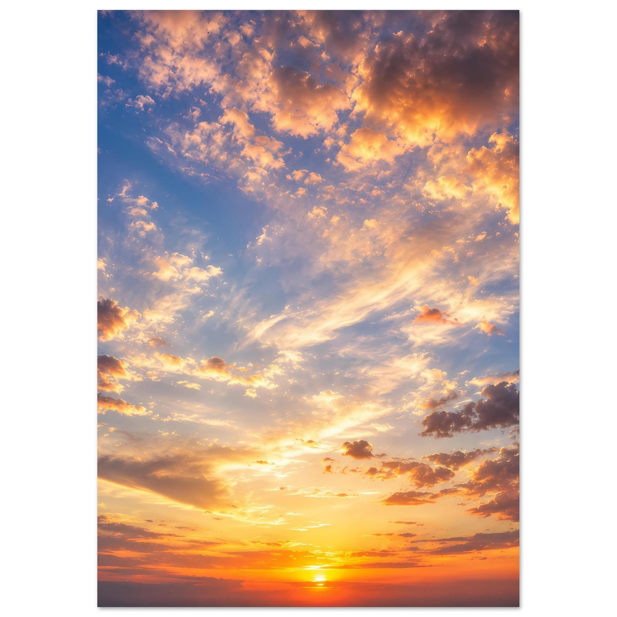Wandposter im Hochformat mit Sonnenuntergang: leuchtende Sonne, warme Wolken am Rand