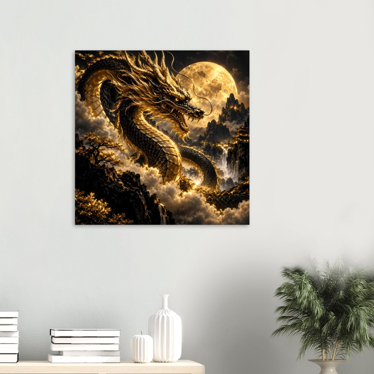 Quadratisches Drachenposter mit goldener Drachenfigur und Vollmond über Wolken