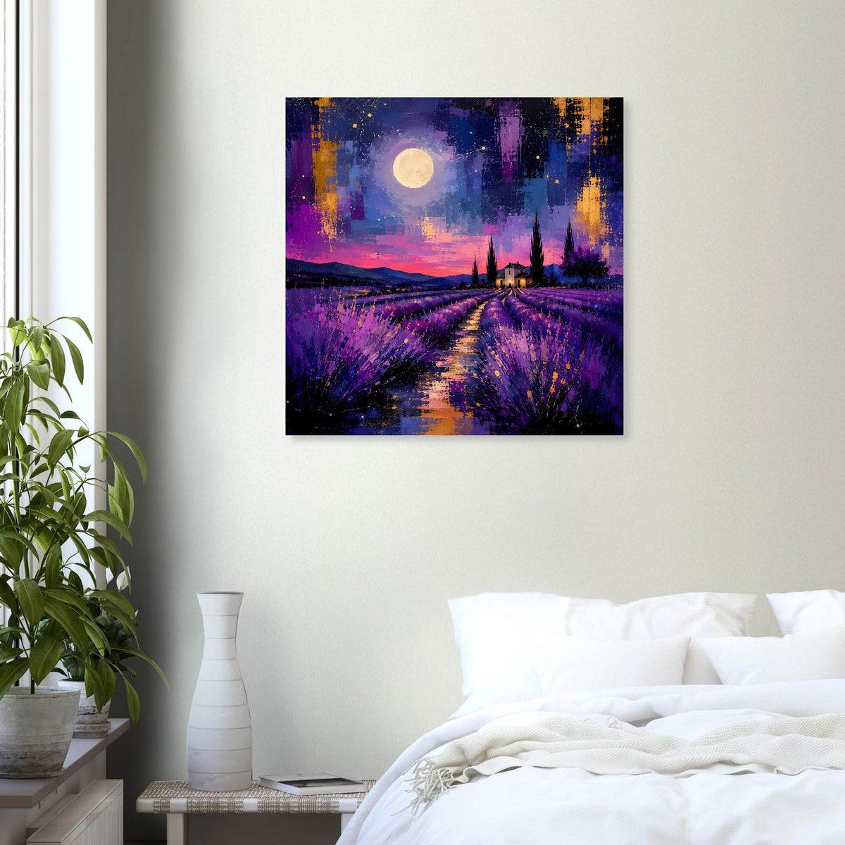 Quadratisches Poster mit violettem Lavendelfeld, Vollmond und Zypressen am Weg.
