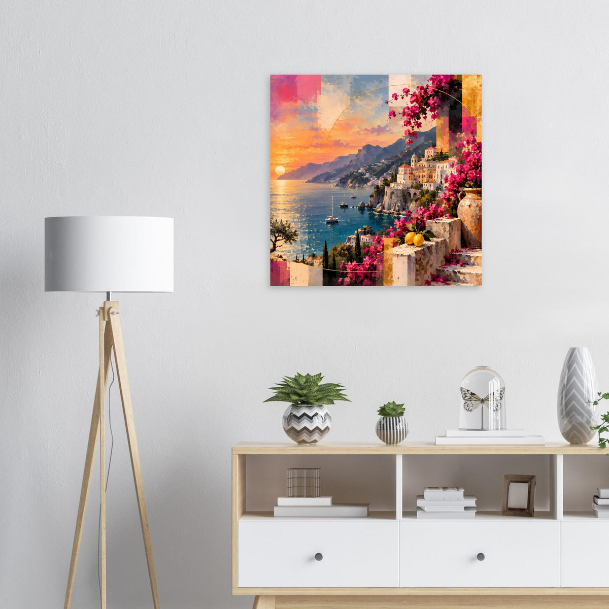 Quadratisches Poster mit Sonnenuntergang an der Küste, Meer und Häusern, flankiert von Bougainvillea