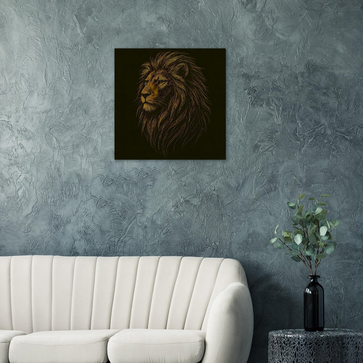 Löwenkopf-Poster mit braun-goldener Illustration auf dunklem Hintergrund, quadratisch.