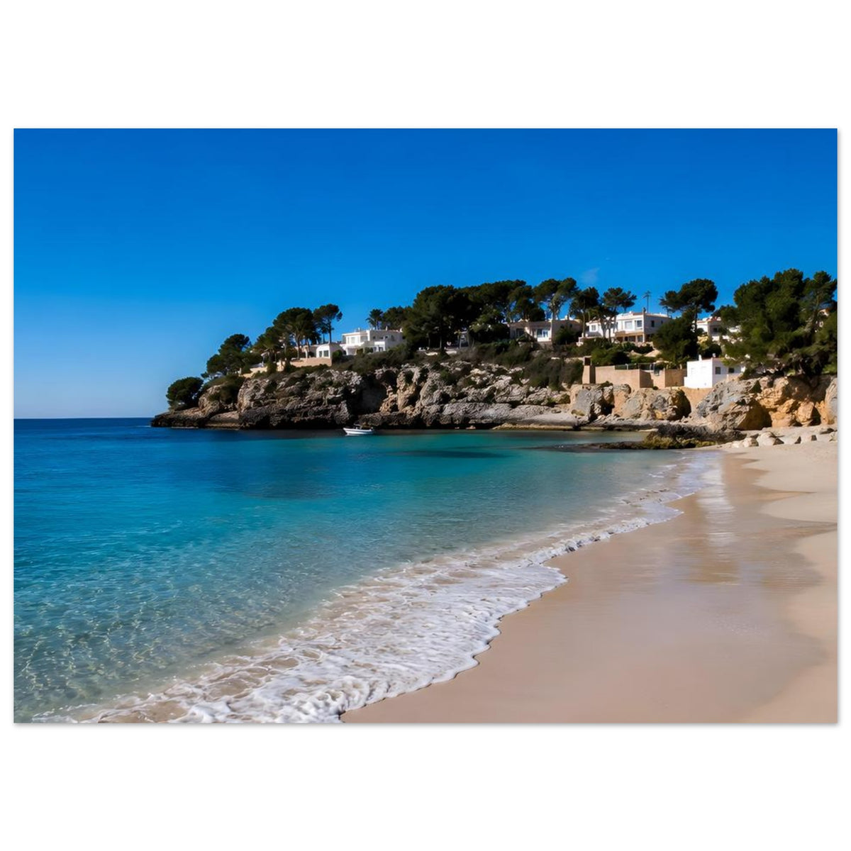 Meerstrand-Poster: türkisblaues Wasser, Sandbucht, Felsküste mit Häusern (Querformat)