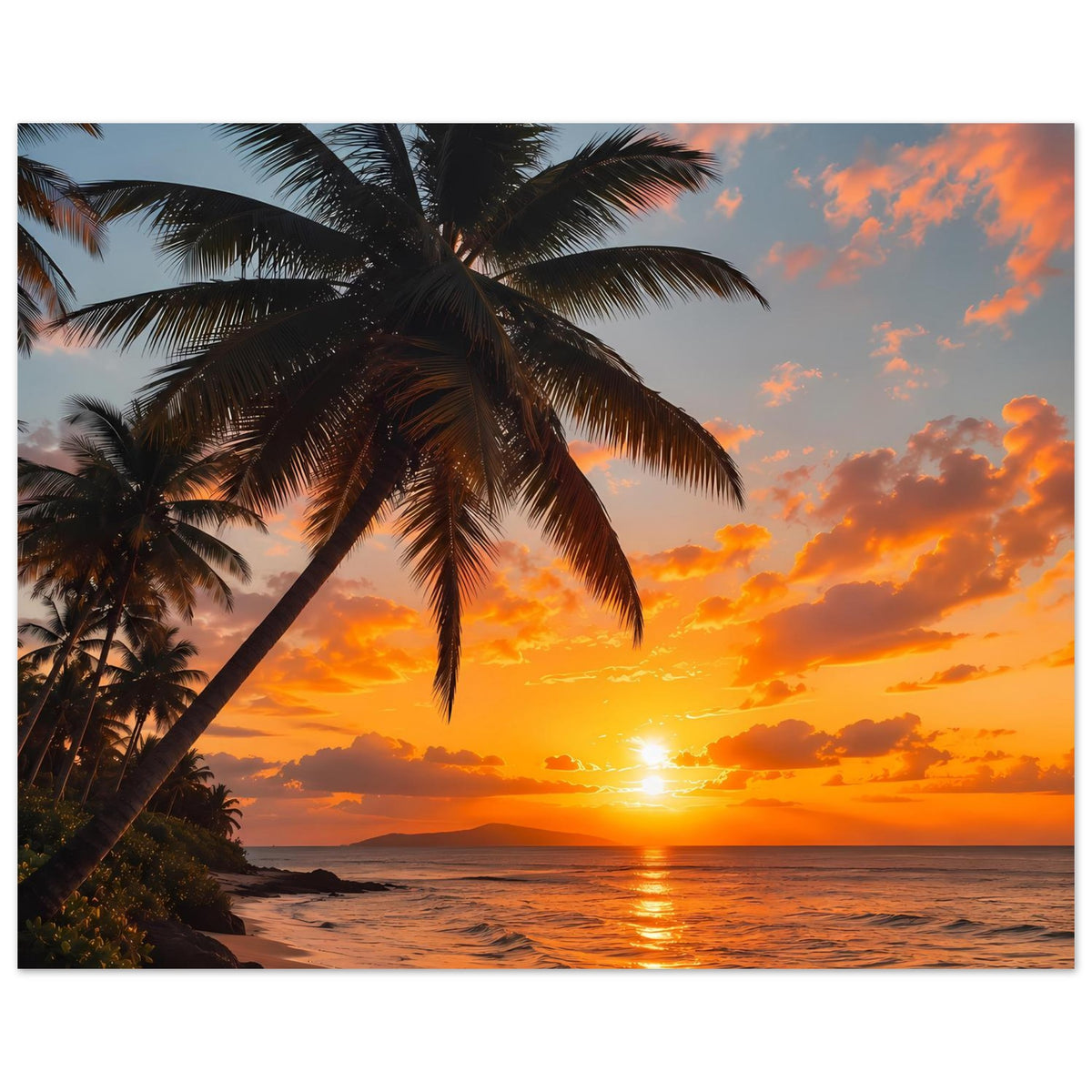 Poster mit Palmen und Meer: goldener Sonnenuntergang am Strand