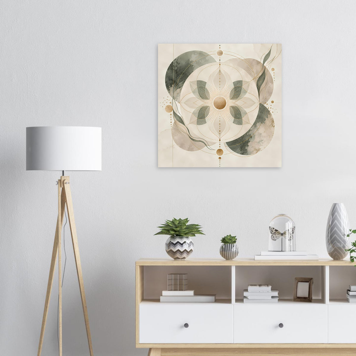 Quadratisches Zen-Mandala-Poster mit beigen Formen, grünen Akzenten und goldenen Linien