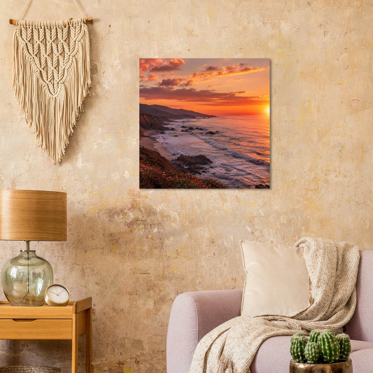 Quadratisches Poster mit Küstenlinie, Wellen und orange-rotem Abendhimmel