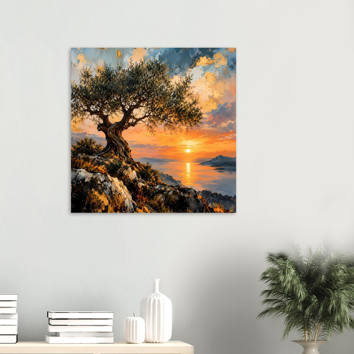 Quadratischer Posterdruck: Olivenbaum und Felsenküste im warmen Sonnenuntergang über Wasser