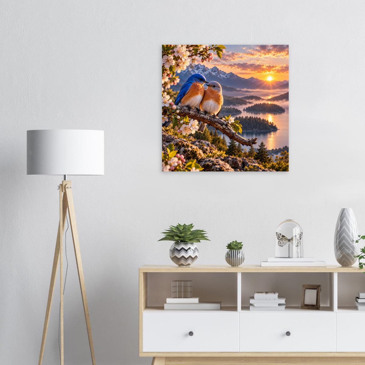 Poster mit zwei Vögeln auf Ast, blühende Zweige, Berge und orangefarbener Sonnenuntergang.