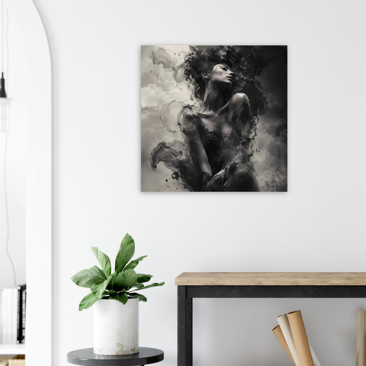 Monochromes Kunstposter mit abstrakter Frau im Rauchmotiv, quadratisch
