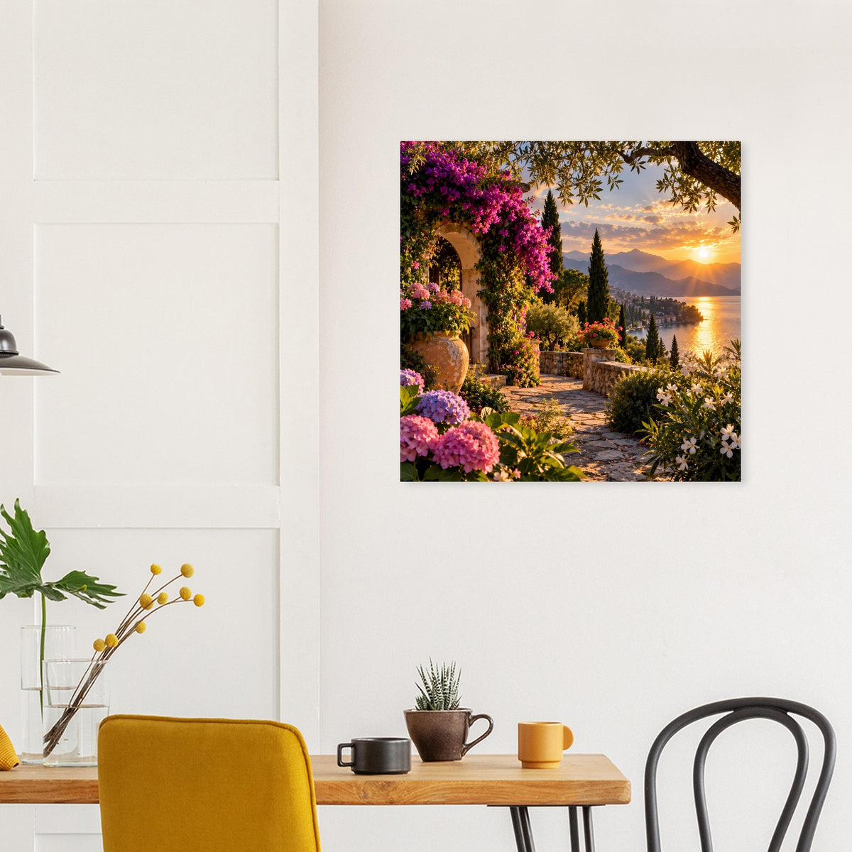 Wandposter mit Gartenpfad, bunten Sträuchern und Sonnenuntergang am Horizont, schwarzer Rahmen