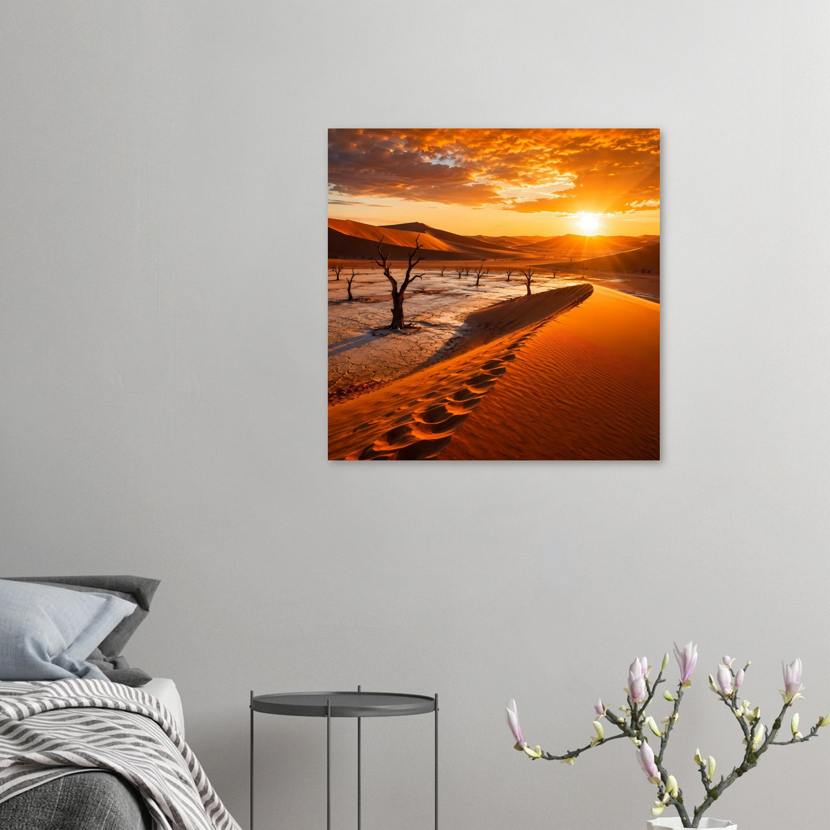 Kleines Wüstenlandschafts-Poster mit orangegelbem Sonnenuntergang, Dünen und Baum-Silhouetten