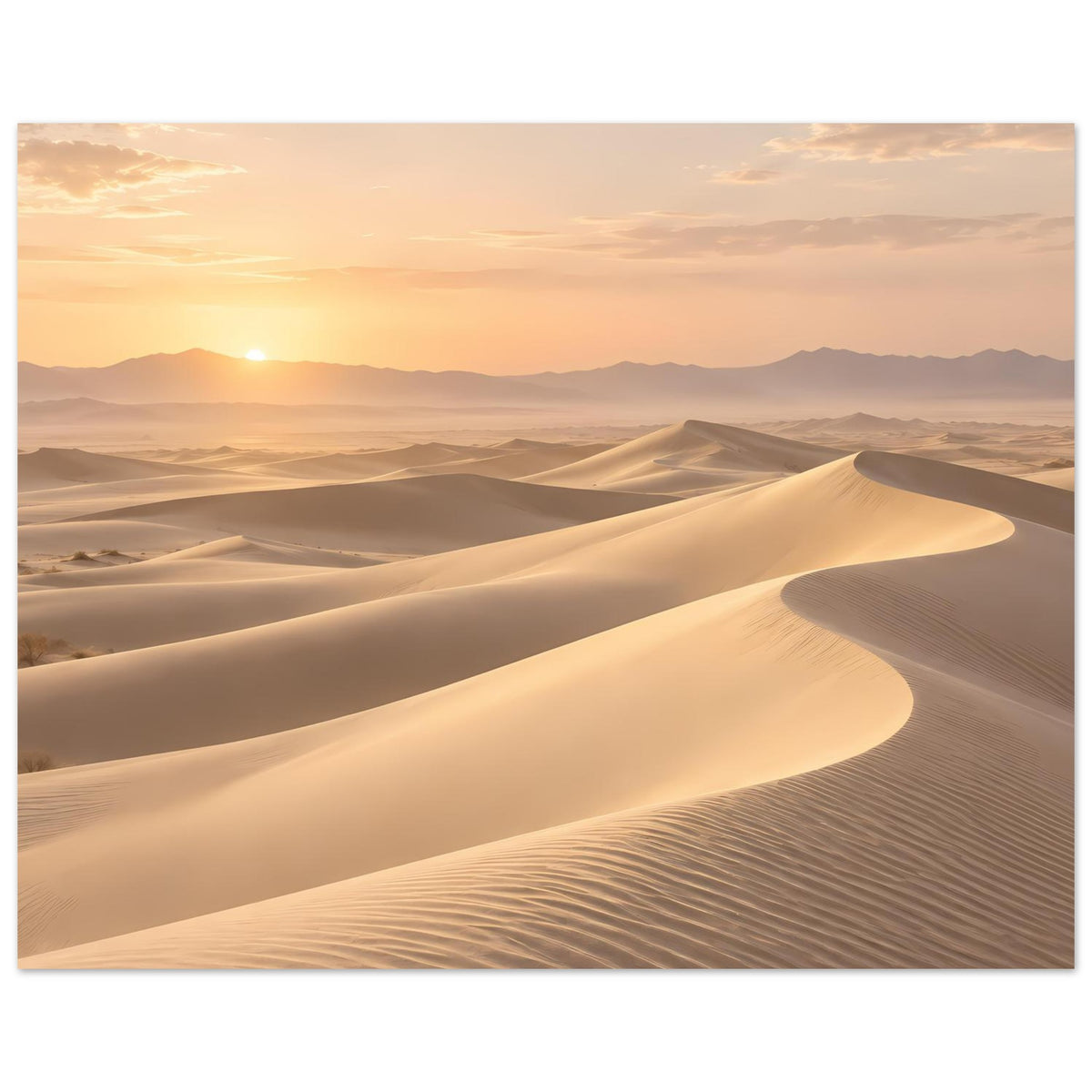 Wüstenposter im Querformat mit sanften Sandwellen und aufgehender Sonne am Horizont