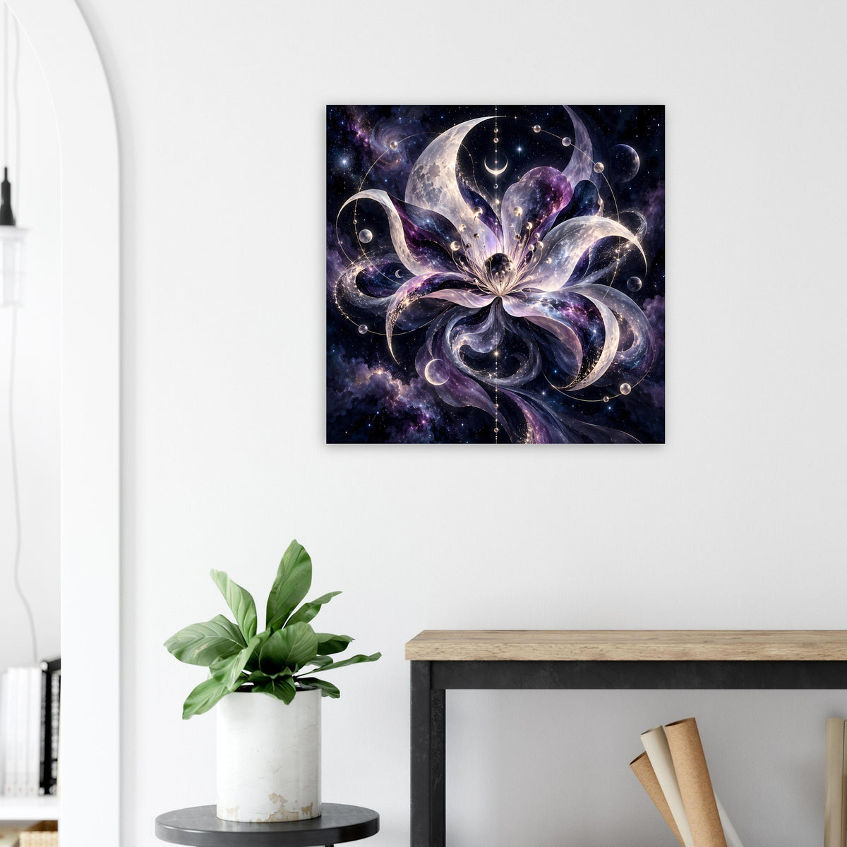 Quadratisches Wandposter mit schimmernder Weltenblüte, violett-blaues Universum, schwarzer Rahmen