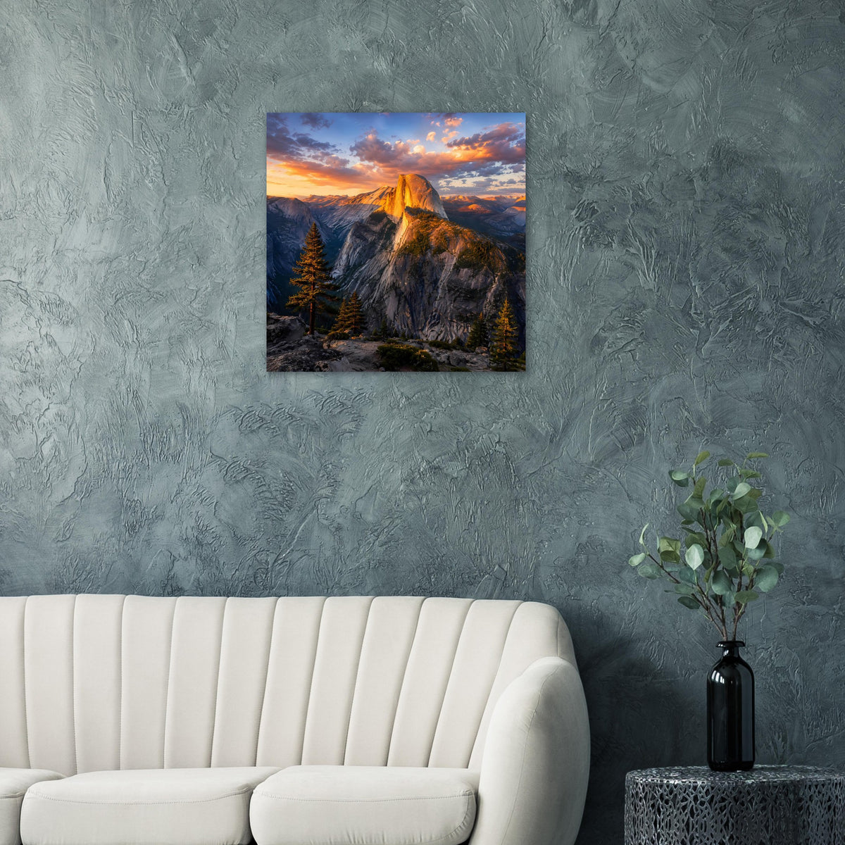 Quadratisches Poster mit Bergpanorama im Sonnenuntergang, Sonnenstrahlen über dem Tal