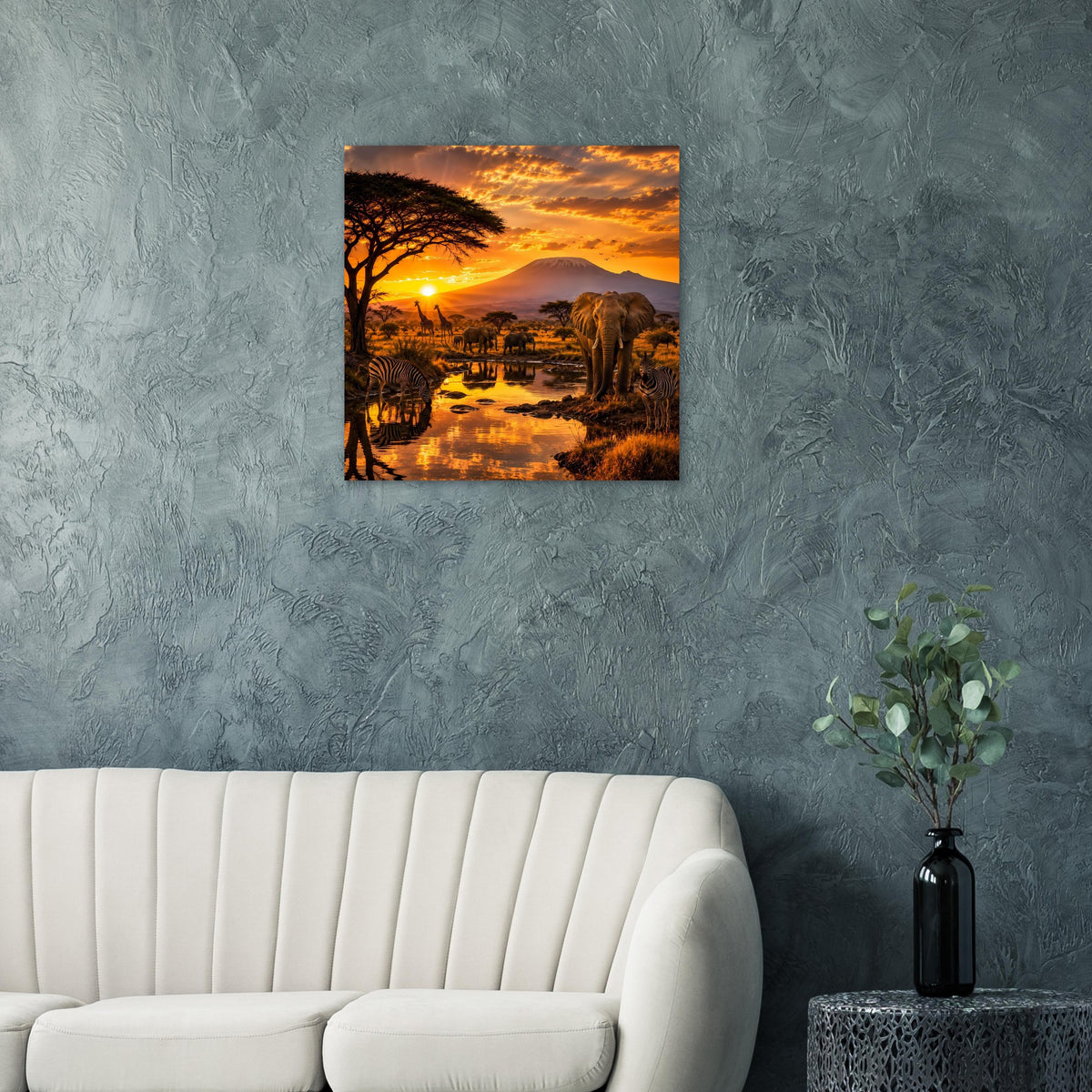 Quadratisches Wandposter mit afrikanischer Landschaft, Elefanten, Fluss und Sonnenuntergang.
