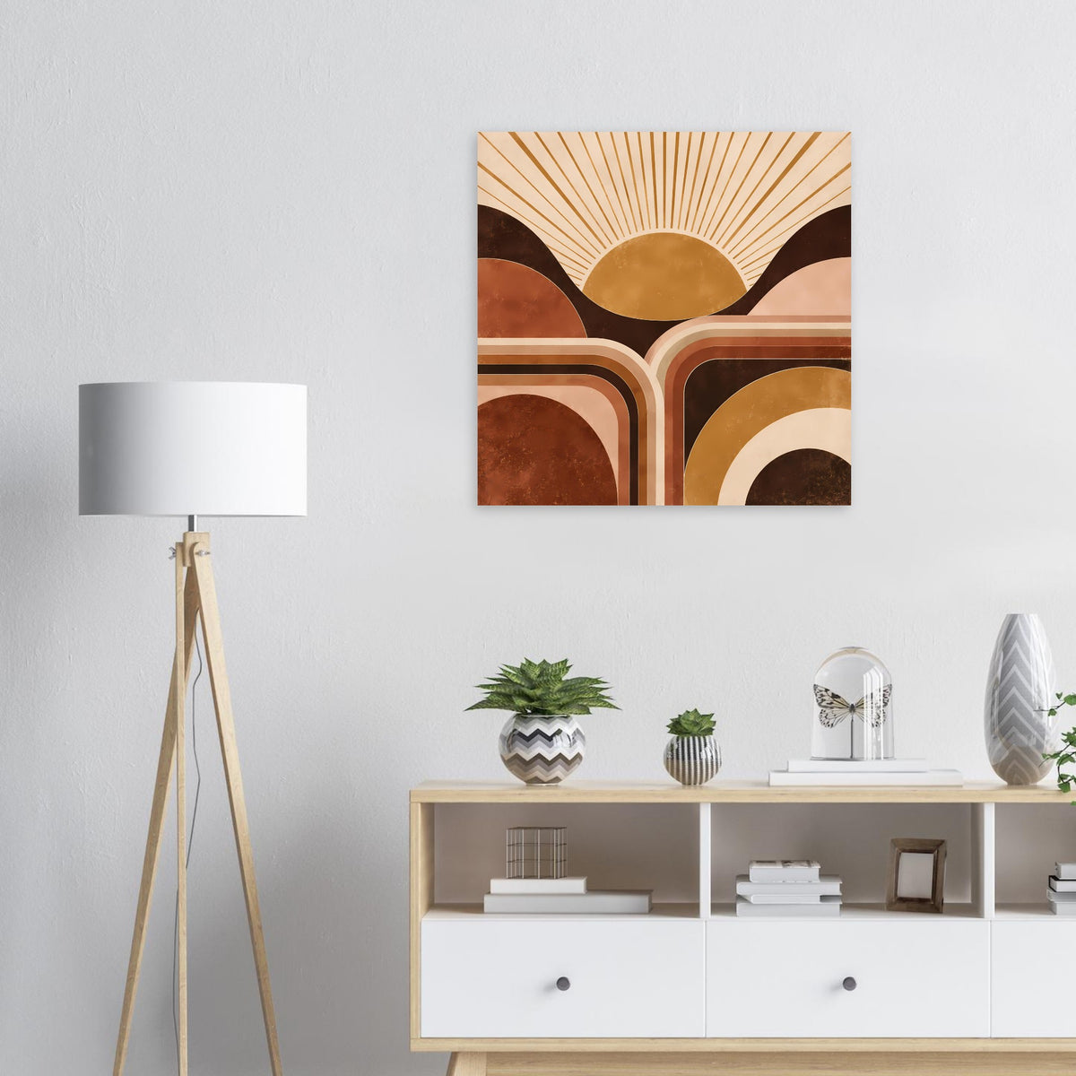 Quadratisches Retro-Wandposter mit warmen Erdtönen, Sonnenkreis und strahlenden Bögen.