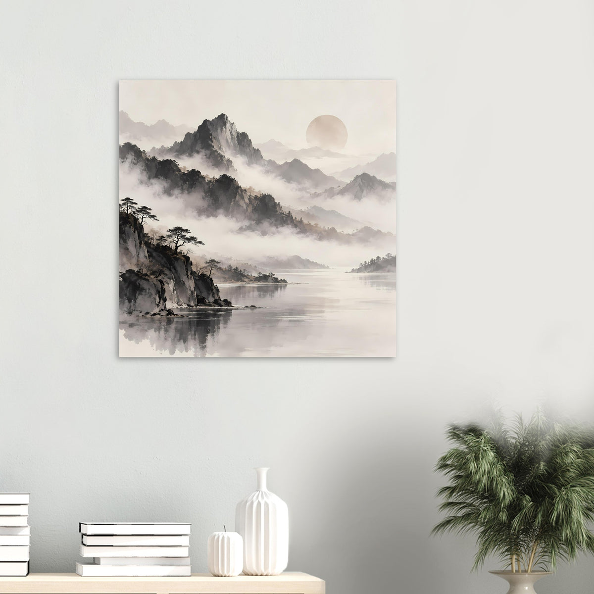 Poster im Rahmen mit nebeligen Bergketten, ruhigem Wasser, Uferfelsen und Kreis im oberen Bereich