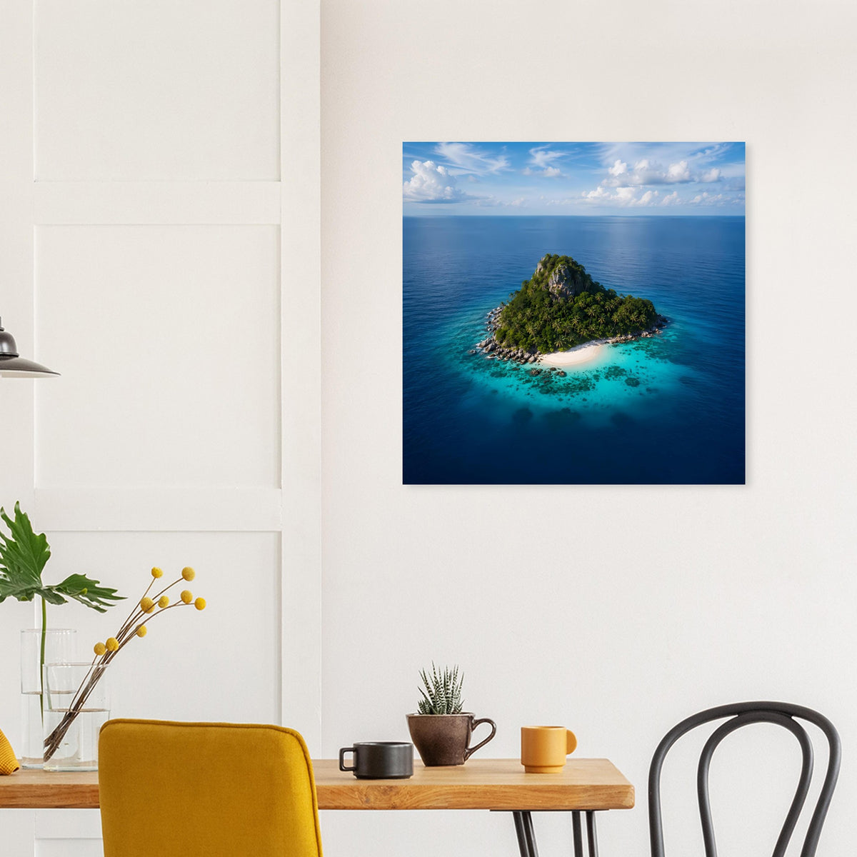 Wandposter mit Meerinsel: grüne Insel und helles Sandufer, blauer Ozean, quadratisch