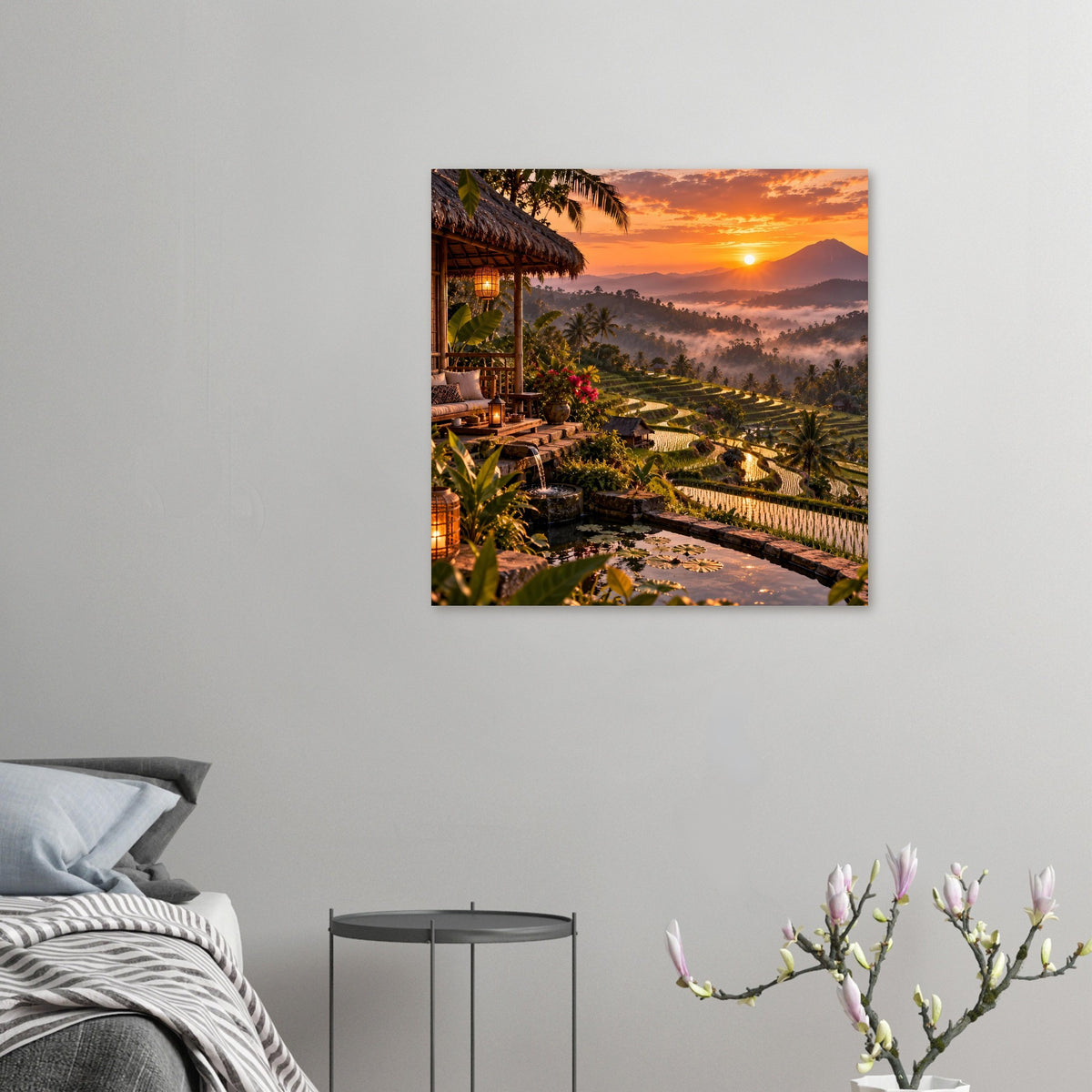 Wandposter mit Reisterrassen und tropischer Lodge bei Sonnenuntergang, Palmen im Vordergrund