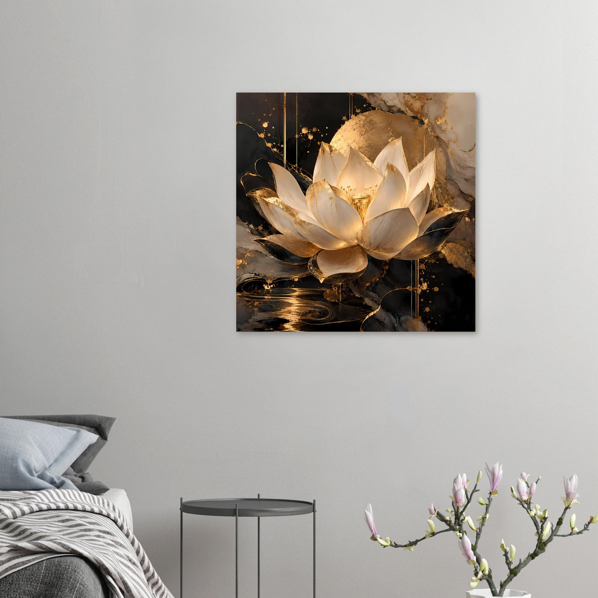 Kleines Wandposter mit Lotusblüte in Elfenbein und Gold, mittig ausgerichtet.