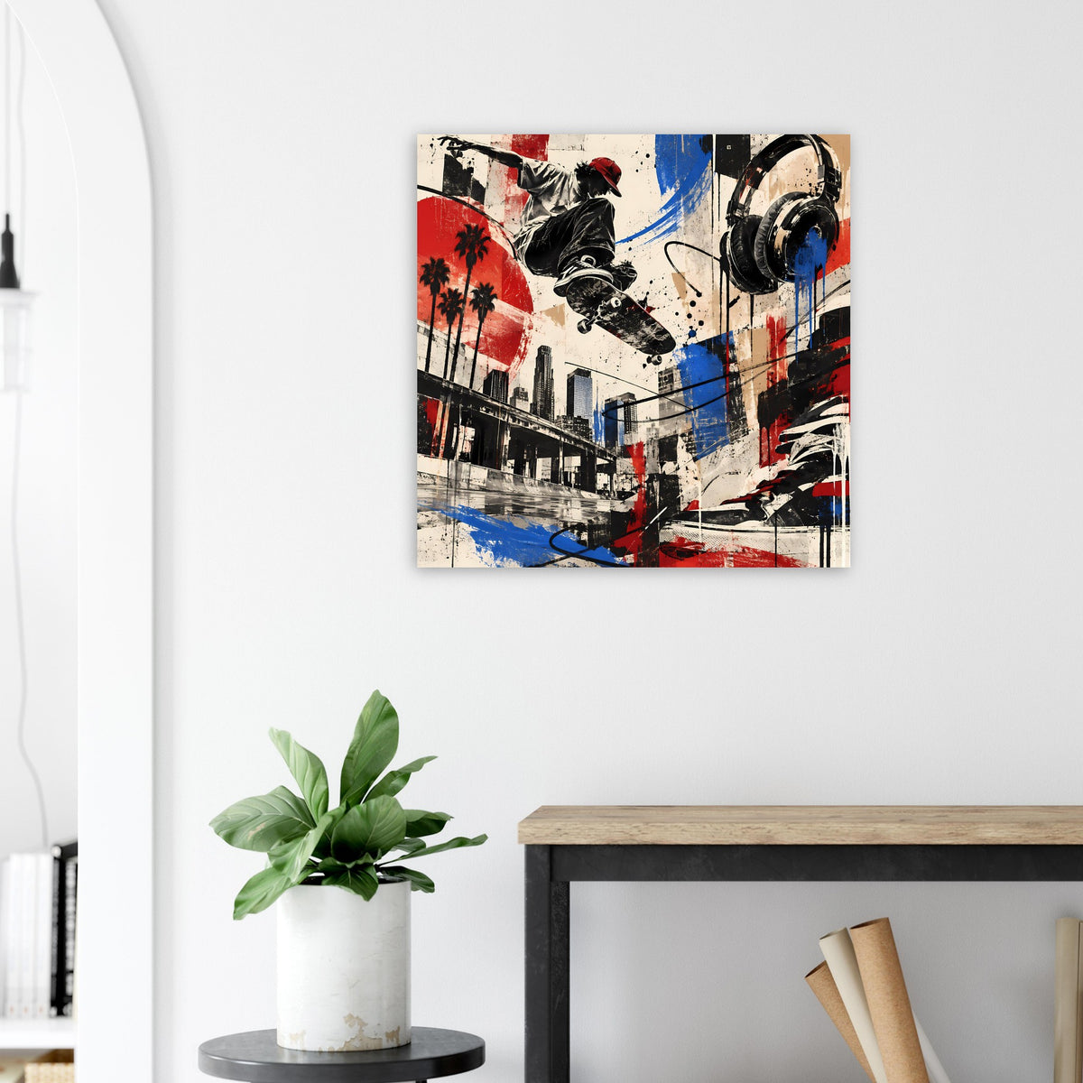 Gerahmtes quadratisches Poster mit urbaner Grafik: Skateboard-Motiv in Rot, Blau und Schwarz.