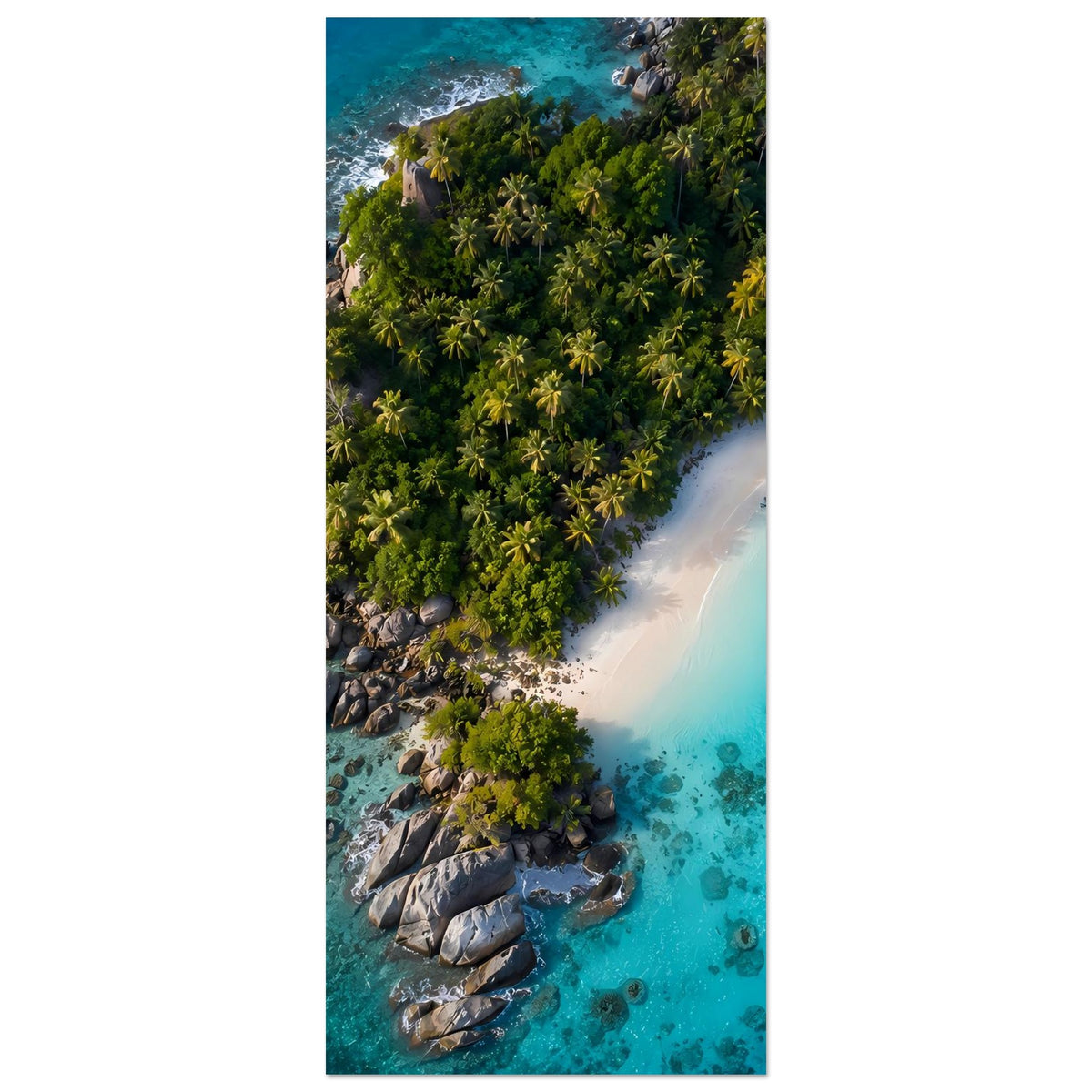 Vertikales Poster: Palmeninsel und Sandbucht in türkisblauem Wasser, mit Felsen
