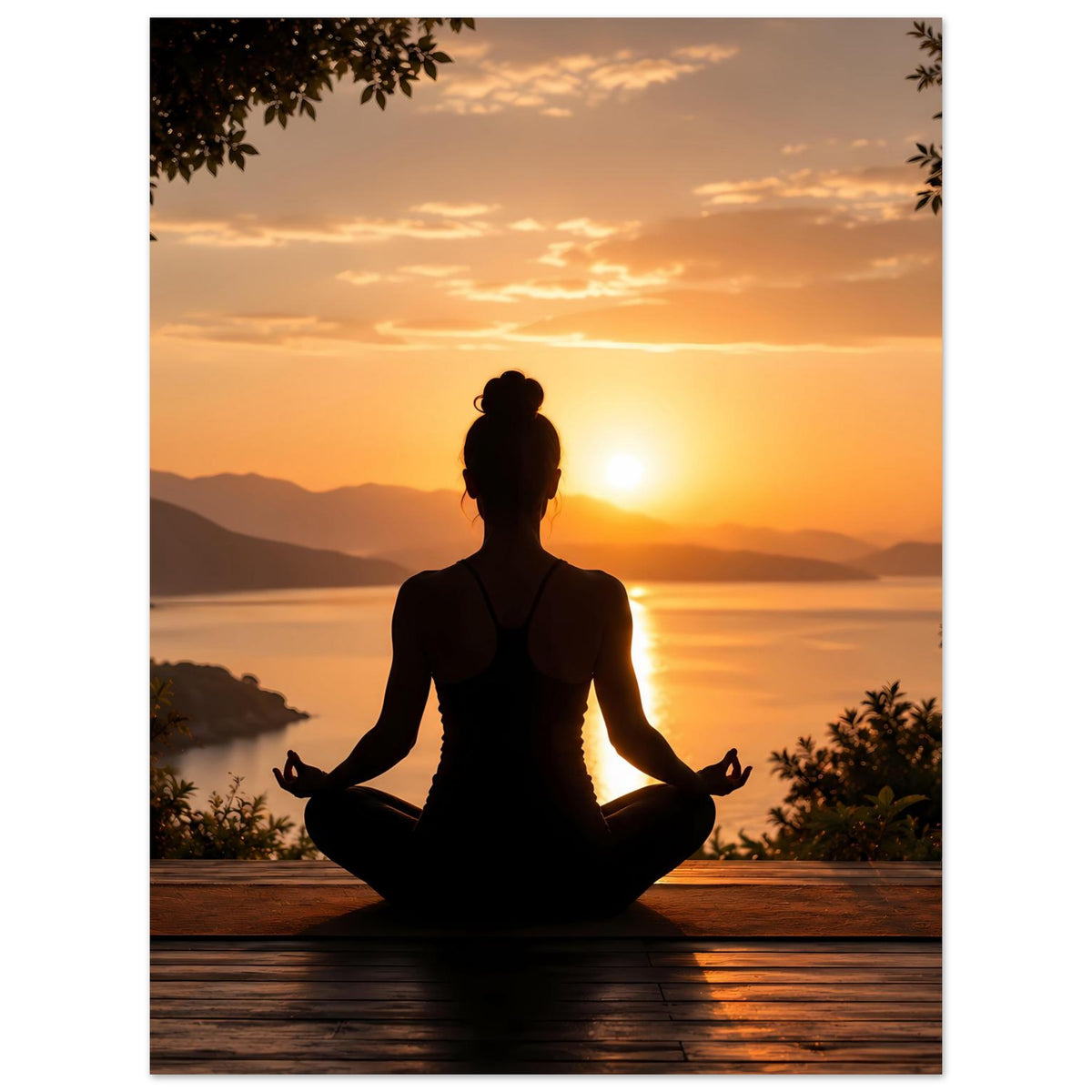 Meditationsposter im Hochformat: meditierende Silhouette vor ruhiger Landschaft mit Sonne