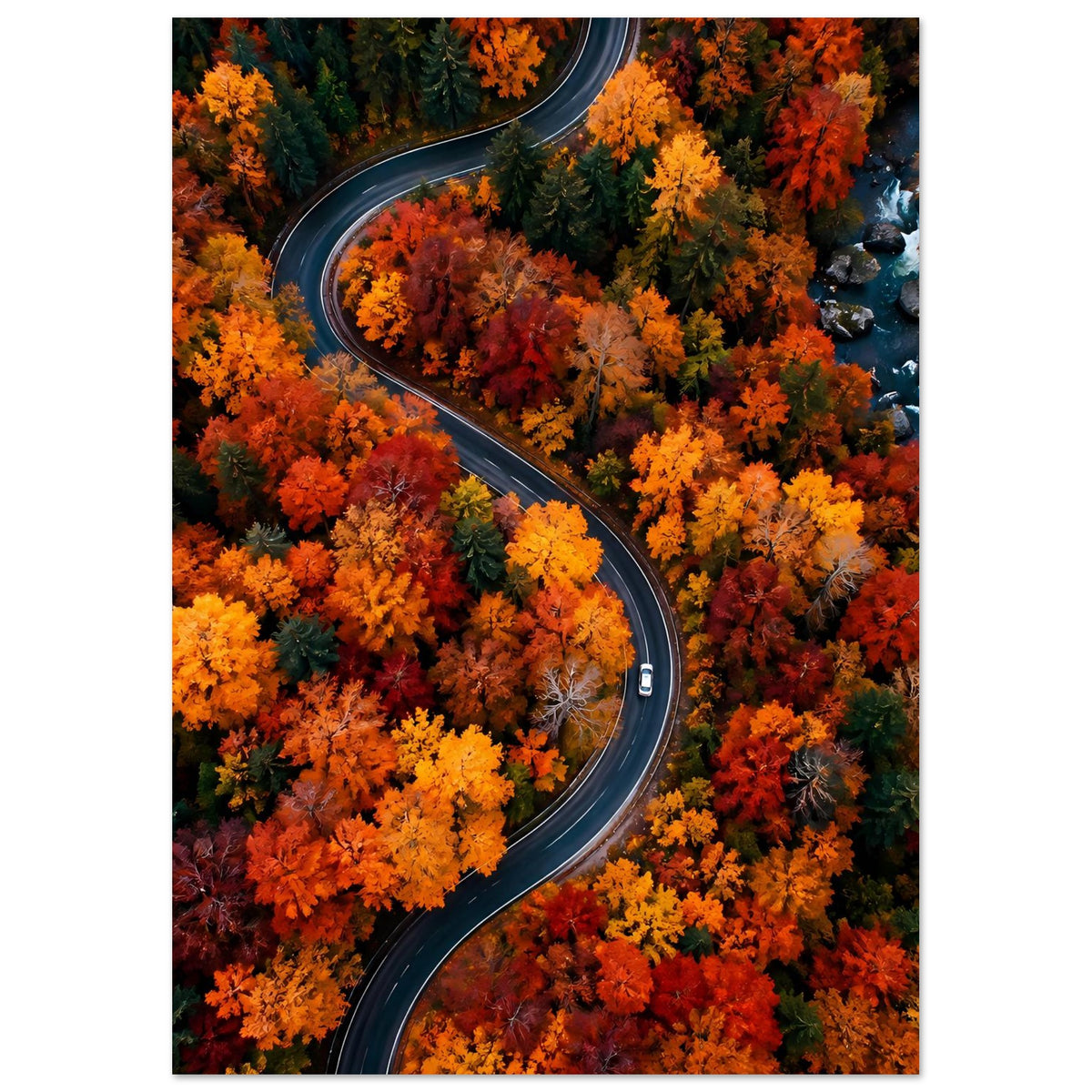 Herbstposter, vertikal: Kurvenstraße durch orangefarbene Baumkronen und Fluss