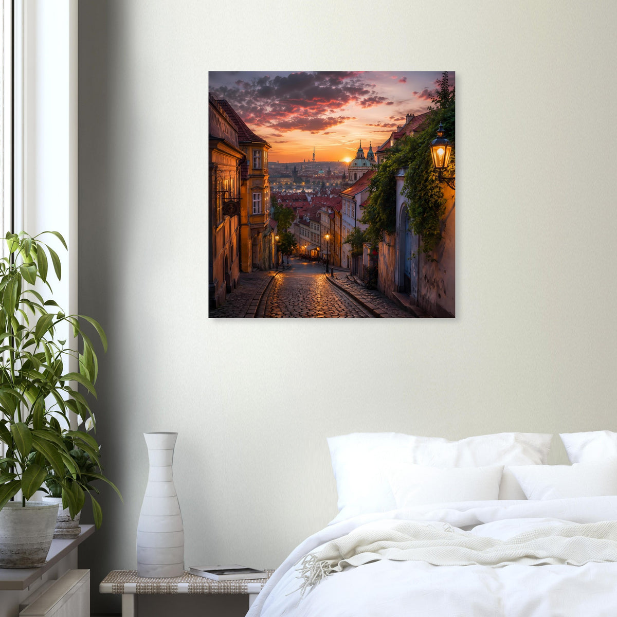 Gerahmtes Stadtposter mit Prager Gasse im warmen Abendhimmel