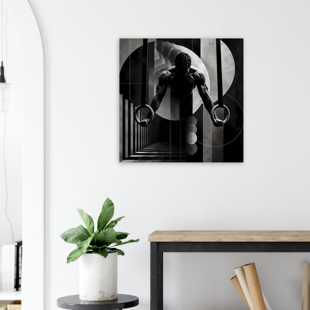 Schwarz-weißes Gymnastikposter, quadratisch: Turnerin an Ringen mit kontrastreichen Formen