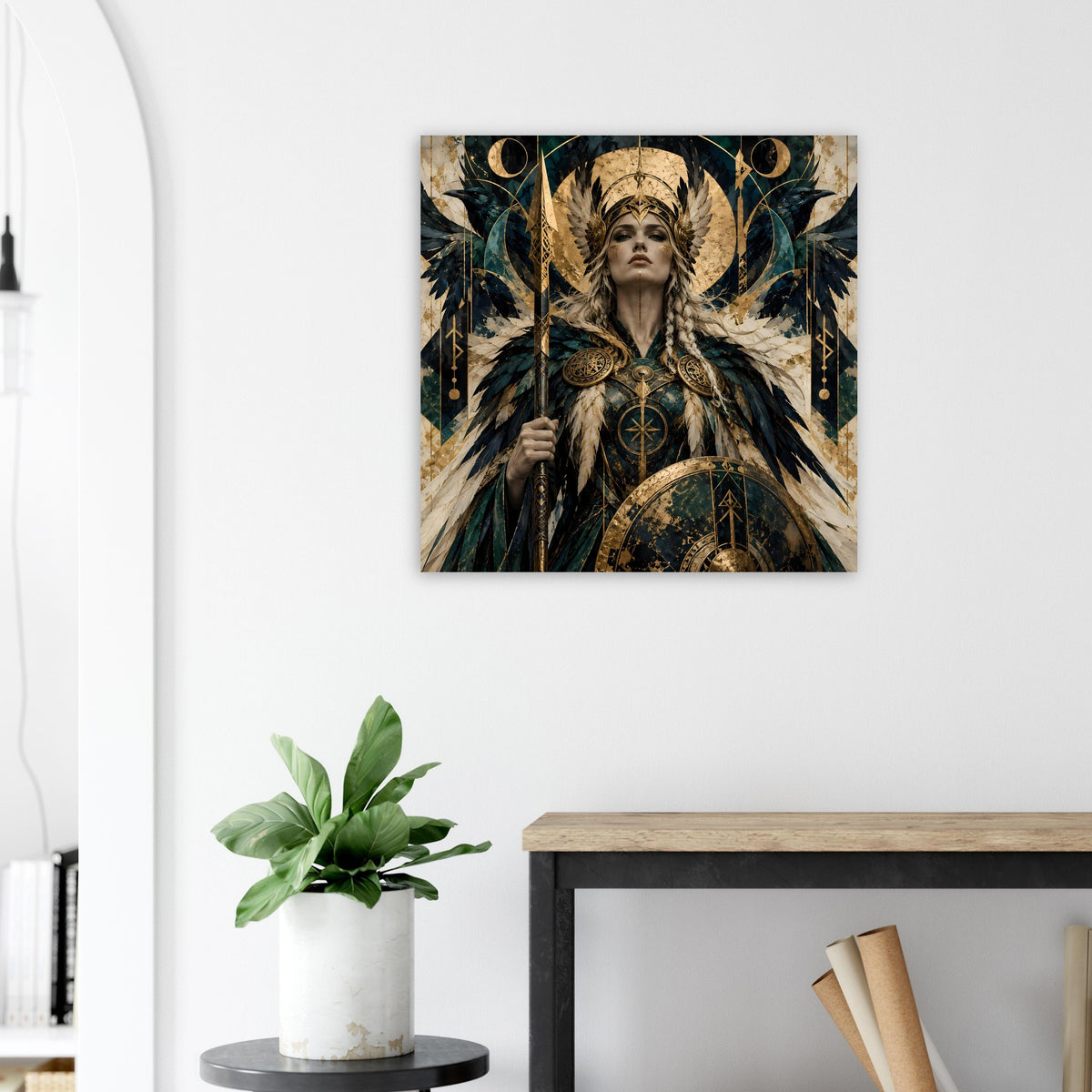 Quadratisches Poster: Kriegerin mit Flügeln in Petrol und Gold, zentrale Gesichtsdarstellung