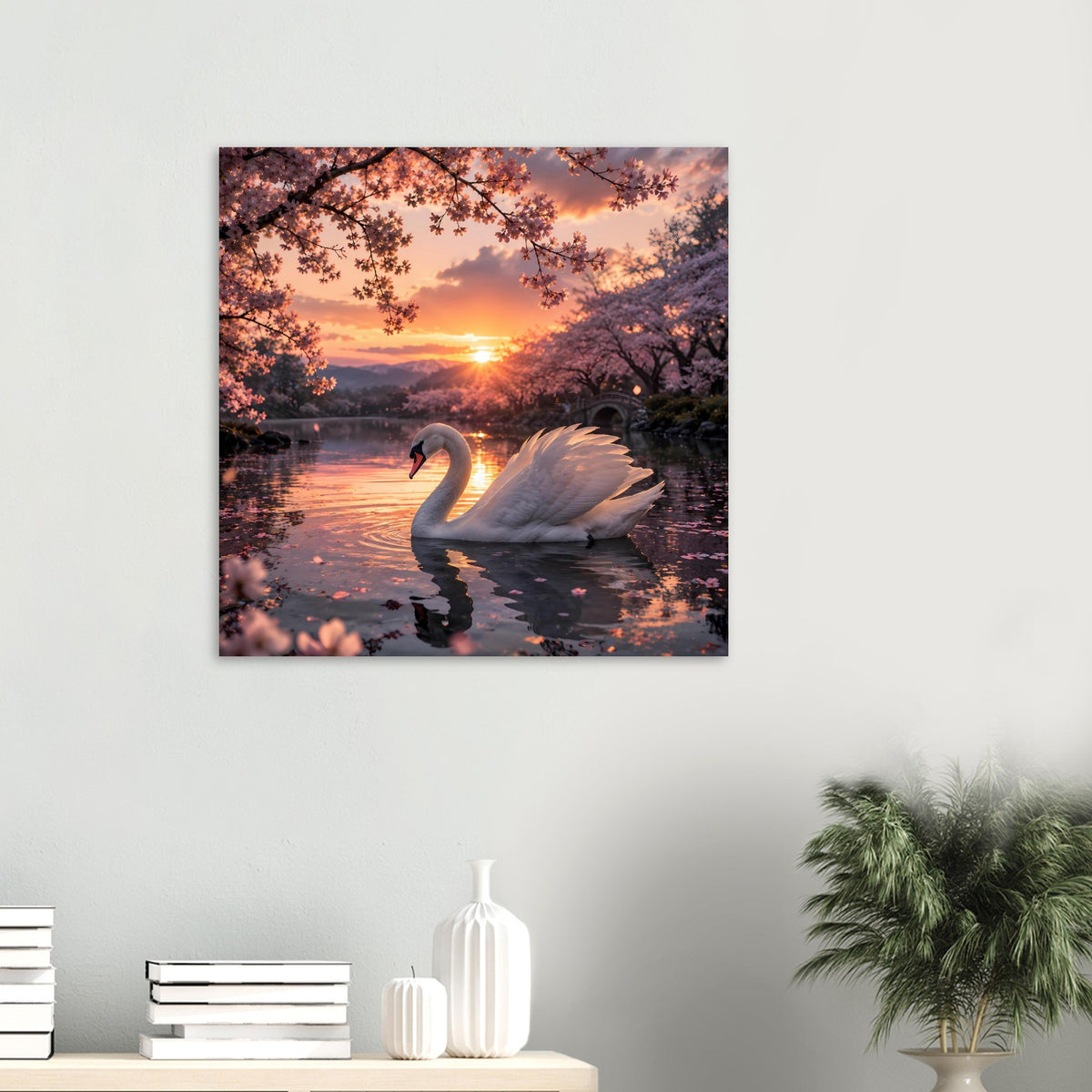Quadratisches Poster mit Schwan auf dem Wasser bei Sonnenuntergang