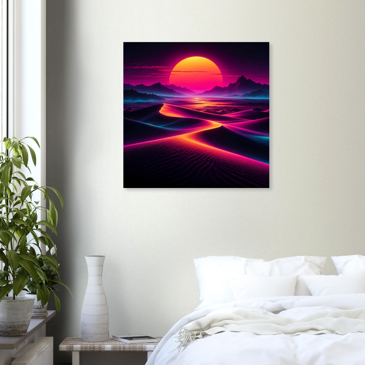 Quadratisches Wandposter mit Neon-Sonnenuntergang: orange Kugelsonne, pinke Linien, dunkle Berge